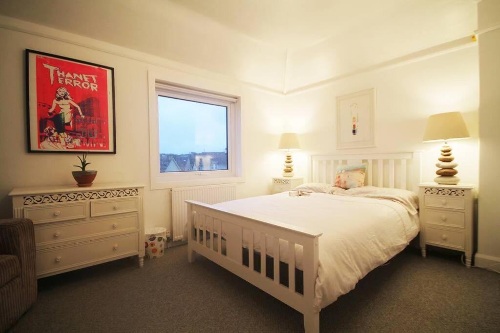 Sunrise! ~ 2 Bedrooms, Garden, Parking, Sea Views St Ives 外观 照片