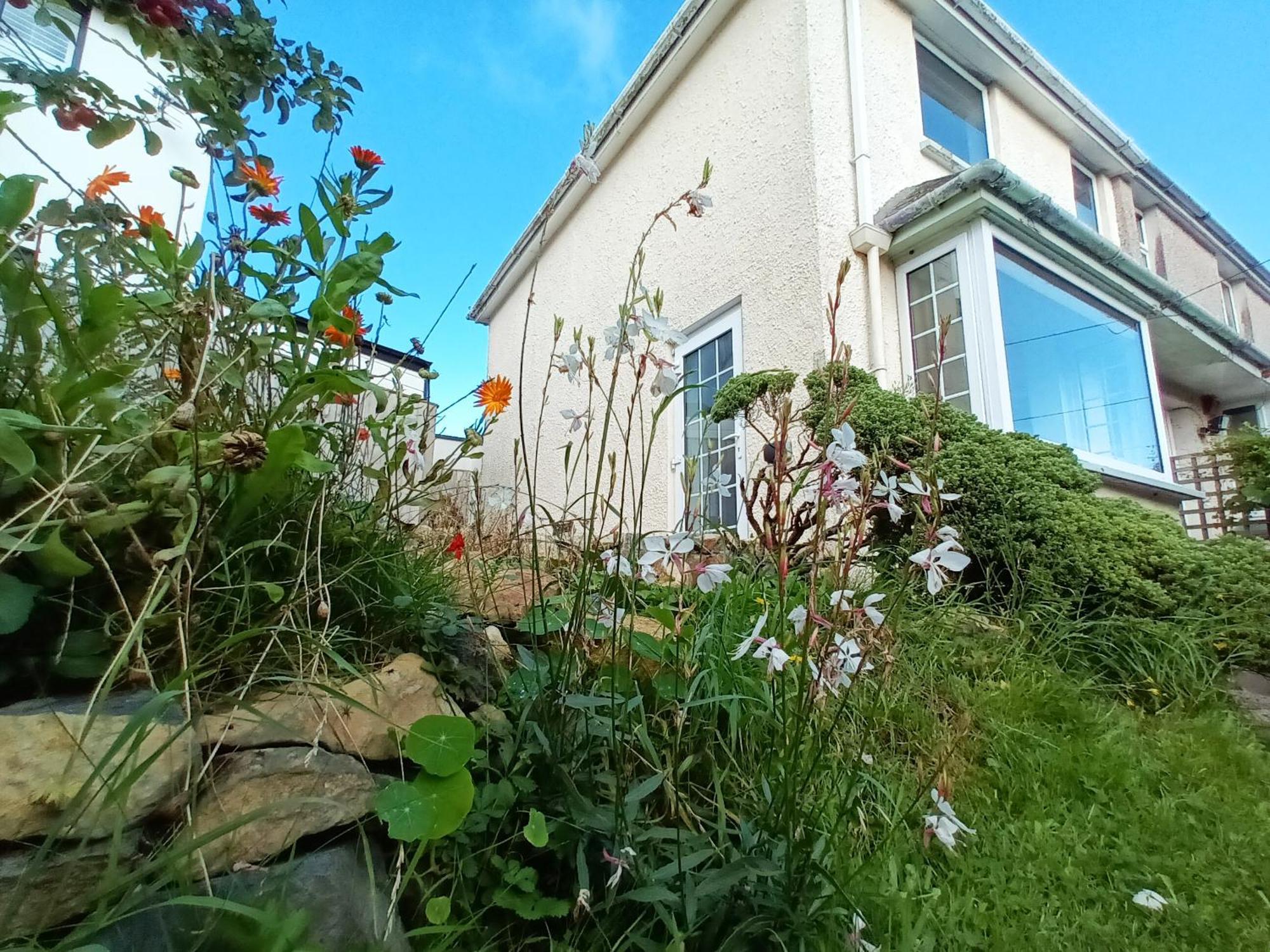 Sunrise! ~ 2 Bedrooms, Garden, Parking, Sea Views St Ives 外观 照片